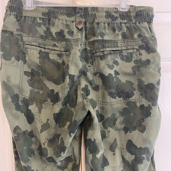 Anthropologie army green watermarked camo thin soft jogger pants size Small - Picture 3 of 7